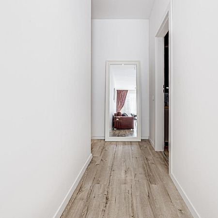 Elegant Apartment Near Afi & Atrium Mall อาราด ภายนอก รูปภาพ
