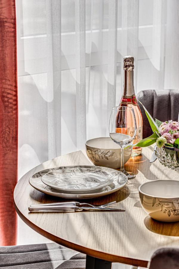 Elegant Apartment Near Afi & Atrium Mall อาราด ภายนอก รูปภาพ