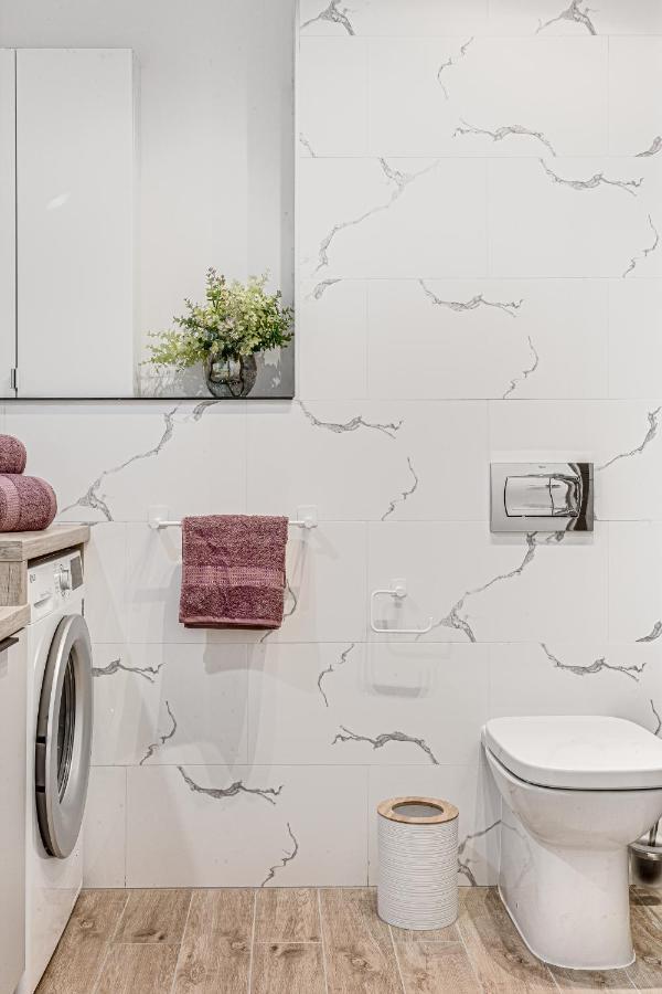 Elegant Apartment Near Afi & Atrium Mall อาราด ภายนอก รูปภาพ