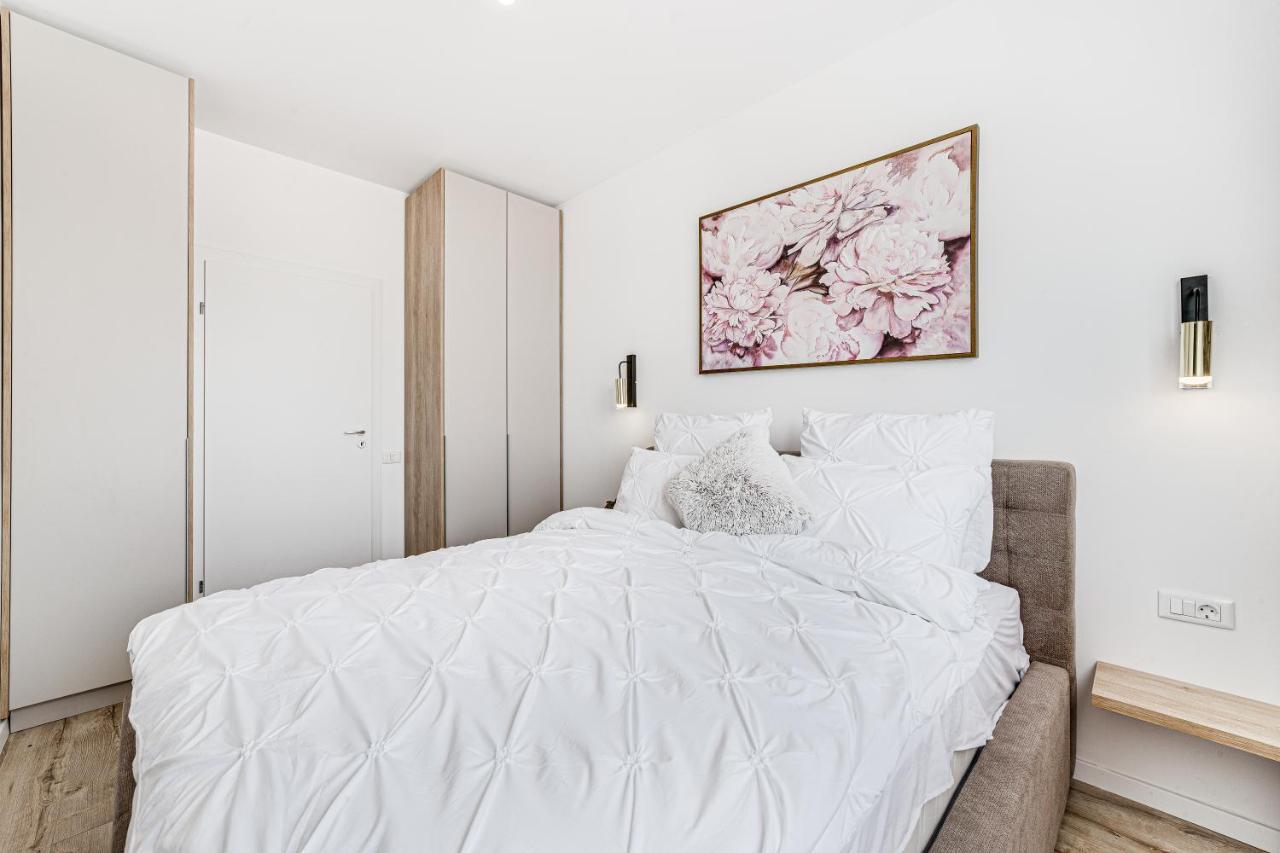 Elegant Apartment Near Afi & Atrium Mall อาราด ภายนอก รูปภาพ