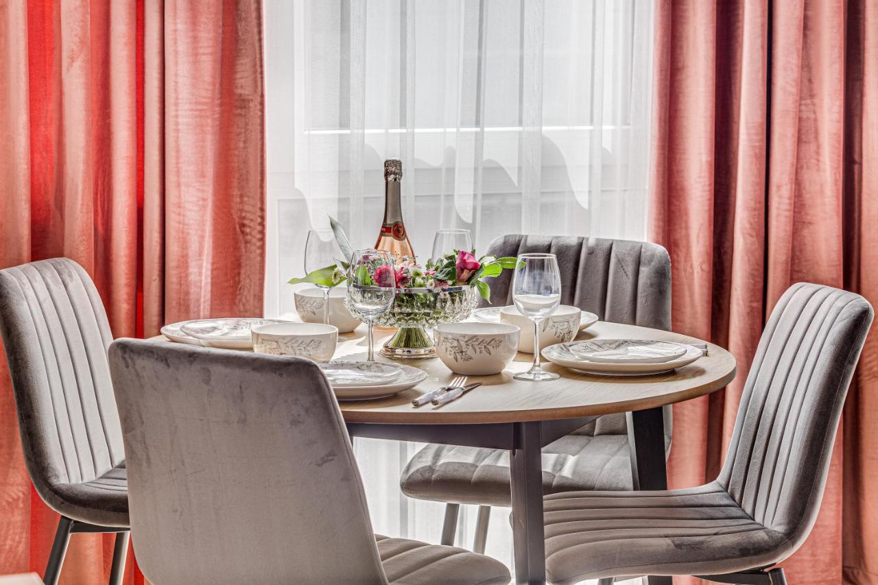 Elegant Apartment Near Afi & Atrium Mall อาราด ภายนอก รูปภาพ