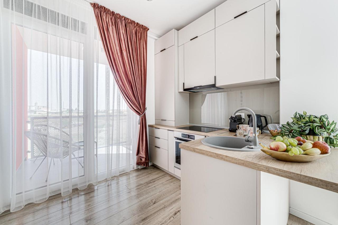 Elegant Apartment Near Afi & Atrium Mall อาราด ภายนอก รูปภาพ