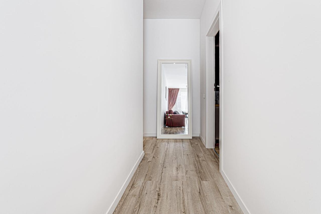 Elegant Apartment Near Afi & Atrium Mall อาราด ภายนอก รูปภาพ