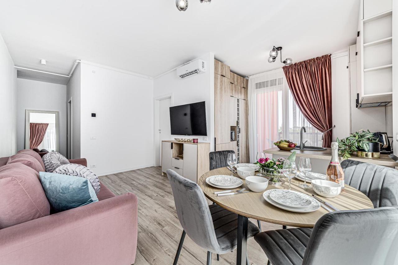 Elegant Apartment Near Afi & Atrium Mall อาราด ภายนอก รูปภาพ
